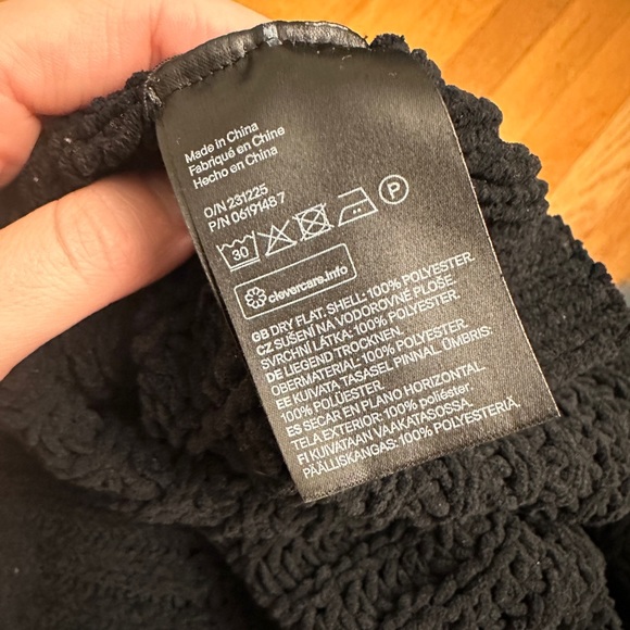 H&M Black Slouchy/Cozy Sweater - Picture 5 of 5